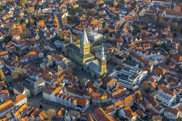 Aerial view, city centre view, old town, St. Petri Church Alde Kerke, St. Patrokli Cathedral, Soest, Soester Börde, North Rhine-Westphalia, Germany, place of worship, city, DE, cathedral, cathedral square, Europe, religious community, place of worship, property tax, real estate, church, parish, denomination, aerial view, aerial photography, aerial photography, Petrikirchhof, religion, overview, bird's-eye view, bird's-eye view, catholic church, overview, red roofs, red house roofs