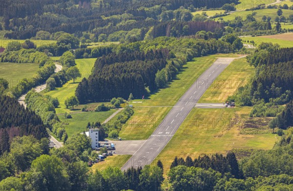 Aerial photograph, Meinerzhagen airfield, Steinsmark nature reserve, Meinerzhagen, Märkischer Kreis, Sauerland, North Rhine-Westphalia, Germany, DE, Europe, flight emission, aircraft noise, airfield, aeroplane, runway, aerial photograph, aerial photography, aerial photography, runway, overview, bird's-eye view, forest area, birds-eyes view, overview