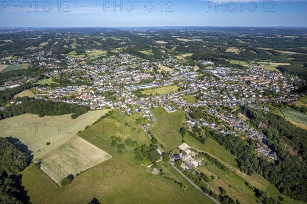 Aerial view, local view Niedersprockhövel, new building residential area Steinegge, Riepelsiepen, Sprockhövel, Ruhr area, North Rhine-Westphalia, Germany, DE, Ennepe-Ruhr-Kreis, Europe, distant view, property tax, aerial view, aerial photography, aerial photography, overview, bird's-eye view, forest area, meadows and fields, housing estate, living and life, residential area, residential buildings, quality of living, housing estate, bird's-eye view, overview
