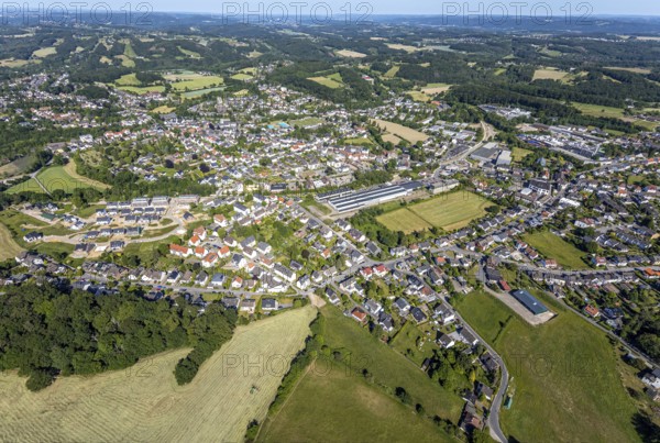 Aerial view, local view Niedersprockhövel, new building residential area Steinegge, Riepelsiepen, Sprockhövel, Ruhr area, North Rhine-Westphalia, Germany, DE, Ennepe-Ruhr-Kreis, Europe, distant view, property tax, aerial view, aerial photography, aerial photography, overview, bird's-eye view, forest area, meadows and fields, housing estate, living and life, residential area, residential buildings, quality of living, housing estate, bird's-eye view, overview