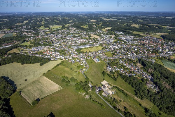 Aerial view, local view Niedersprockhövel, new building residential area Steinegge, Riepelsiepen, Sprockhövel, Ruhr area, North Rhine-Westphalia, Germany, DE, Ennepe-Ruhr-Kreis, Europe, distant view, property tax, aerial view, aerial photography, aerial photography, overview, bird's-eye view, forest area, meadows and fields, housing estate, living and life, residential area, residential buildings, quality of living, housing estate, bird's-eye view, overview