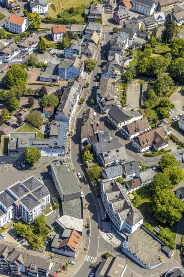 Aerial photograph, shopping street Hauptstraße, Soziales Bürgerzentrum Meinerzhagen e.V. MITTENDRIN, Meinerzhagen, Märkischer Kreis, Sauerland, North Rhine-Westphalia, Germany, DE, shopping street, shopping centre, Europe, aerial photograph, aerial photography, aerial photography, overview, bird's-eye view, birds-eyes view, overview