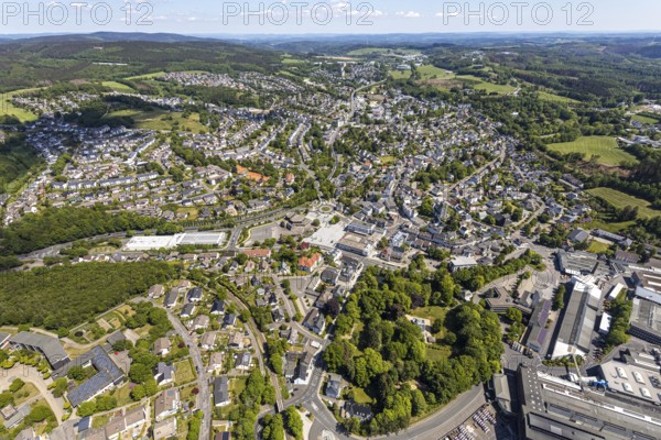 Aerial view, townscape, Volkspark, Meinerzhagen town hall, Wilhelm-Langemann-Haus nursing home, tennis facility Tennis-Club Grün-Weiß, music school Volmetal, Meinerzhagen, Märkischer Kreis, Sauerland, North Rhine-Westphalia, Germany, City, DE, Europe, distant view, hilly landscape, city centre, aerial view, aerial photography, aerial photography, townscape, city area, city centre, overview, bird's-eye view, birds-eyes view, overview