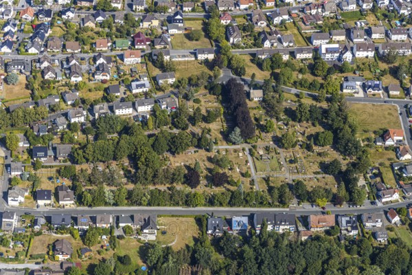 Aerial photograph, Lendringsen cemetery, Menden, Sauerland, Märkischer Kreis, North Rhine-Westphalia, Germany, burial site, DE, Europe, cemetery, cemetery road, memorial, Gottesacker, graves, burial ground, aerial photograph, aerial photography, aerial photography, resting place, overview, bird's-eye view, overview