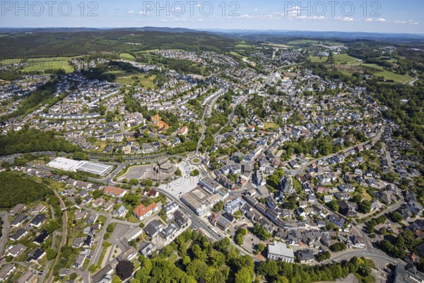 Aerial view, town view, Meinerzhagen town hall, Wilhelm-Langemann-Haus nursing home, tennis facility Tennis-Club Grün-Weiß, music school Volmetal, Meinerzhagen, Märkischer Kreis, Sauerland, North Rhine-Westphalia, Germany, City, DE, Europe, distant view, hilly landscape, city centre, aerial view, aerial photography, aerial photography, townscape, city area, city centre, overview, bird's eye view, birds-eyes view, overview