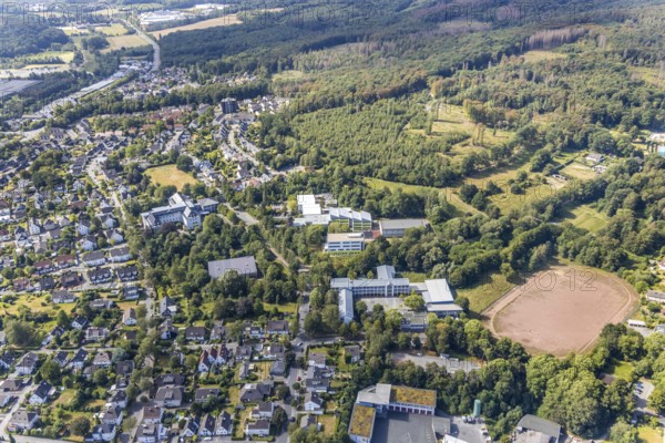Aerial view, Am Gelben Morgen Hauptschule, Städt. Comprehensive school, sports ground, Menden, Sauerland, Märkischer Kreis, North Rhine-Westphalia, Germany, education, educational institution, DE, Europe, comprehensive school, secondary school, educational institute, aerial view, aerial photography, aerial photography, school, sports, sports facilities, sports facility, overview, bird's-eye view, forest area, birds-eyes view, overview
