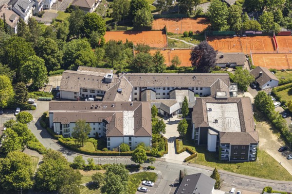 Aerial view, Wilhelm-Langemann-Haus nursing home, tennis facility Tennis-Club Grün-Weiß, Meinerzhagen, Märkischer Kreis, Sauerland, North Rhine-Westphalia, Germany, care and nursing, DE, Europe, aerial view, aerial photography, aerial photography, care facility, tennis, tennis facility, tennis courts, tennis club, overview, bird's-eye view, overview