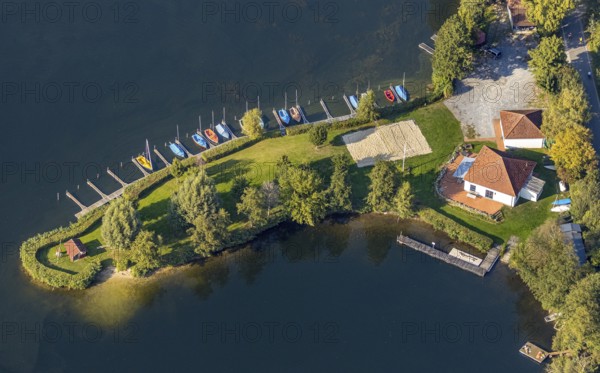 Aerial view, Alberssee, boat landing stage, Lippstädter Segler e.V., Rebbeke, Lippstadt, Kreis Soest, North Rhine-Westphalia, Germany, bathing lake, boats, boat landing stage, boat trips, DE, Europe, leisure, leisure facility, leisure area, leisure pool, leisure activities, leisure enjoyment, Kreis-Soest-Buch, KreisSoestBuch, aerial photograph, aerial photography, aerial photography, lake, lakeside road, sailing boats, overview, bird's-eye view, birds-eyes view, overview