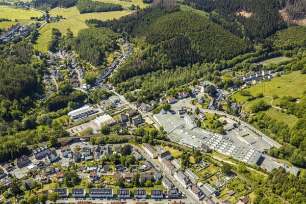 Aerial view, residential area, industrial area Lösenbach, factory premises Flühs Drehtechnik, Lösenbacher Landstraße, Lüdenscheid, Märkischer Kreis, Sauerland, North Rhine-Westphalia, Germany, DE, Europe, commercial enterprises, commercial area, commercial area, commercial location, commercial use, property tax, real estate, industrial area, industrial location, aerial view, aerial photography, aerial photography, overview, bird's-eye view, wooded area, residential area, housing and living, residential buildings, residential quality, residential neighbourhood, housing estate, birds-eyes view, overview