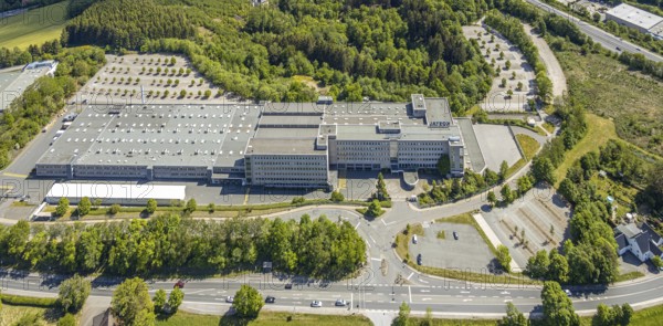 Aerial view, Leopold Kostal GmbH & Co. KG, An der Bellmerei, motorway A45, Lüdenscheid, Märkischer Kreis, Sauerland, North Rhine-Westphalia, Germany, motorway, DE, Europe, commercial area, commercial use, industrial plants, industrial area, industrial site, Kostal, district town, aerial view, aerial photography, aerial photography, car parks, production plants, production halls, overview, traffic, bird's-eye view, forest area, birds-eyes view, overview