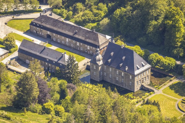 Aerial view, Neuenhof Castle, castle garden, Elspetal, Lüdenscheid, Märkischer Kreis, Sauerland, North Rhine-Westphalia, Germany, architectural monument, castle courtyard, DE, Europe, manor house, manorial building, courtyard complex, aerial photograph, aerial photography, Neuenhofer Straße, castle, castle complex, castle park, overview, bird's-eye view, wooded area, moated castle, moated castle, bird's-eye view, overview