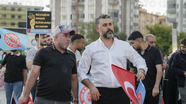 Gaziantep, Türkiye – October 11, 2025: Thousands of Turkish citizens take part in a large demonstration in solidarity with Palestinians in Gaza, following the announcement of a ceasefire, the withdrawal of Israeli forces from the Gaza Strip, and the mutual release of prisoners from both sides, Gaziantep, Türkiye
