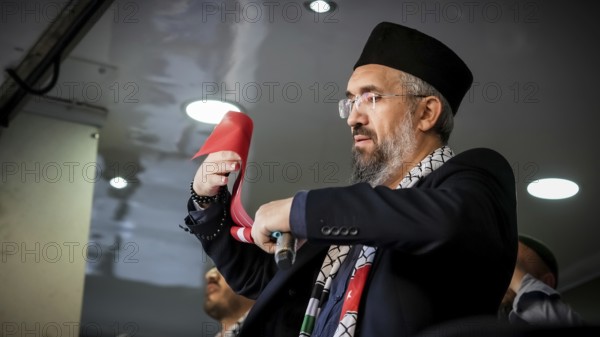 Gaziantep, Türkiye – October 11, 2025: Thousands of Turkish citizens take part in a large demonstration in solidarity with Palestinians in Gaza, following the announcement of a ceasefire, the withdrawal of Israeli forces from the Gaza Strip, and the mutual release of prisoners from both sides, Gaziantep, Türkiye