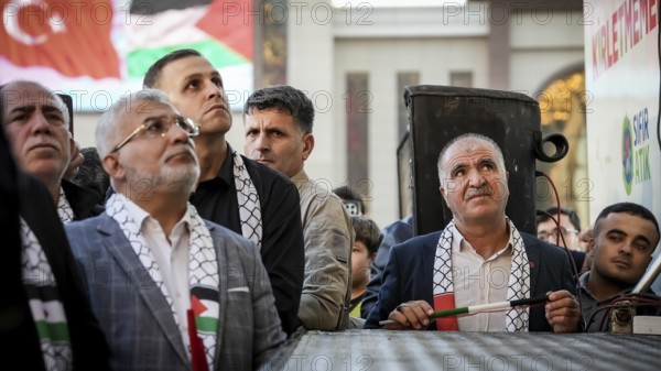 Gaziantep, Türkiye – October 11, 2025: Turkish officials participate in a large rally supporting Palestinians in Gaza following the announcement of a ceasefire, the withdrawal of Israeli forces from the Gaza Strip, and a prisoner exchange between the two sides, Gaziantep, Türkiye