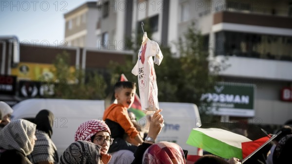 Gaziantep, Türkiye – October 11, 2025: Children and women wearing keffiyehs and carrying Palestinian flags and banners in support of Gaza participate in a massive rally following the announcement of a ceasefire, the withdrawal of Israeli forces, and a prisoner exchange between Hamas and Israel, Gaziantep, Türkiye