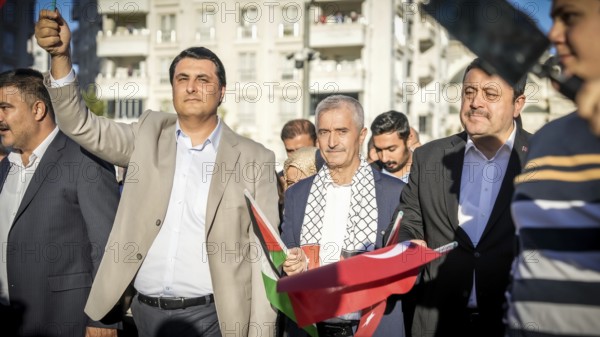 Gaziantep, Türkiye – October 11, 2025: Turkish officials participate in a large rally supporting Palestinians in Gaza following the announcement of a ceasefire, the withdrawal of Israeli forces from the Gaza Strip, and a prisoner exchange between the two sides, Gaziantep, Türkiye