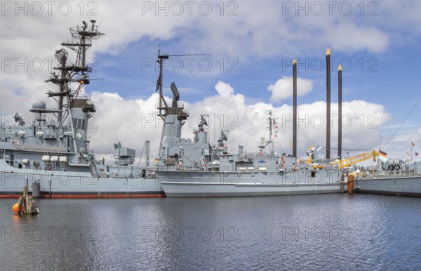 Anchoring warships seen in Northern Germany