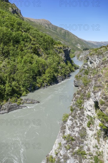 Sunny scenery at the Kawarau River at the South Island in New Zealand