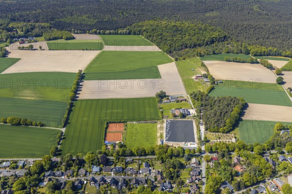 Aerial view, sports facility DJK Blau-Weiß Lavesum 1931, Haltern am See, Münsterland, Ruhr area, North Rhine-Westphalia, Germany, DE, Europe, football pitch, football club, Künstlerhof Lavesum, aerial view, aerial photography, aerial photography, sports, sports facilities, sports field, sports facility, tennis courts, overview, bird's eye view, forest area, meadows and fields, birds-eyes view, overview