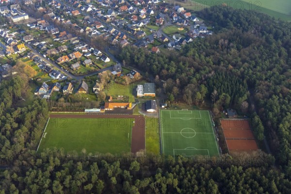 FLAESHEIM 16.12.2020 Ensemble of sports grounds of SuS Concordia Flaesheim 1969 e.V. on the Dr.-Hermann-Grochtmann-Strasse in Flaesheim in the state North Rhine-Westphalia, Germany // Ensemble of sports grounds of SuS Concordia Flaesheim 1969 e.V. on of Dr.-Hermann-Grochtmann-Strasse in Flaesheim in the state North Rhine-Westphalia, Germany. Photo: Hans Blossey, aerial photo, aerial photograph, aerial photography, aerial photography, aerophoto, aerial photograph, aerial picture, Europe, Germany, North Rhine-Westphalia, Flaesheim, area, terrain, property, building, sport, leisure, sports field, football pitch, construction, architecture, shape, colour, green, square, rectangle, // aerial photo, aerial photography, aerial picture, aerial view, air photo, Europe, North Rhine-Westphalia, Surface, terrain, property, building, sports, leisure, sports court, soccer field, tennis court, construction, architecture, shape, colour, green, square, rectangle