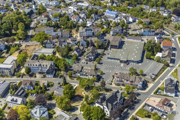 Aerial view, town hall Halver, shopping centre Von-Vincke-Straße, Halver, Märkischer Kreis, Sauerland, North Rhine-Westphalia, Germany, authority, education, educational institution, DE, shopping, shopping markets, shopping centre, Europe, KiK, educational institute, Lindenhofschule, aerial view, aerial photography, aerial photography, local supply centre, Netto shopping market, REWE, town hall, school, city administration, city administration Halver, overview, bird's eye view, birds-eyes view, overview