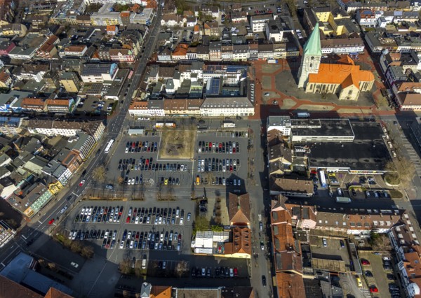 Aerial view, city centre, Evagelische Pauluskirche, building of the main office of the Sparkasse Hamm, Santa-Monica car park, Goethestraße / Südstraße / Martin-Luther-Straße, Hamm, Ruhr area, North Rhine-Westphalia, Germany, DE, Europe, birds-eyes, view, aerial view, aerial photography, aerial photography, overview, overview, bird's eye view, shopping, culture, bank, money, interest, capital, loan, money economy, stock exchange, investor, means of payment, finance, parking, cars, parking area