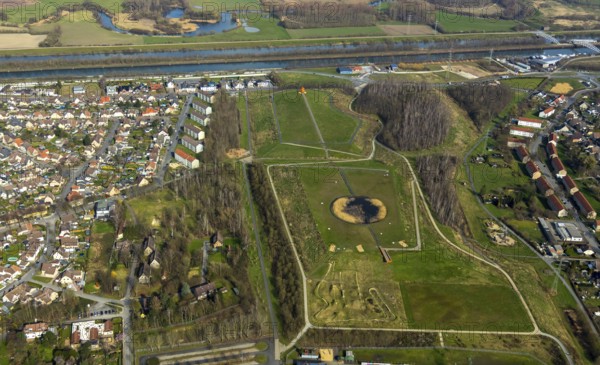 Aerial view, Lippepark-Hamm on the Schacht Franz slag heap with mountain bike course, sky mirror, playground and viewpoint, Herringen, Hamm, Ruhr area, North Rhine-Westphalia, Germany, DE, Europe, birds-eyes, view, aerial photography, aerial photography, overview, overview, bird's eye view, leisure, local recreation, green spaces, flowers, trees, playground, children, playing