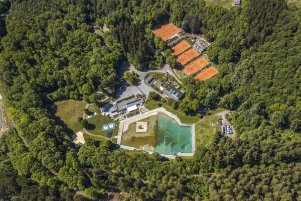 Aerial view, Waldfreibad Herpine, Tennisanlage TC Halver, Halver, Märkischer Kreis, Sauerland, North Rhine-Westphalia, Germany, bathing establishment, bathing resort, DE, Europe, outdoor pool, leisure, Herpiner Weg, aerial view, aerial photography, aerial photography, Rieker Grund, swimming pool, tennis, tennis facility, tennis courts, tennis club, overview, bird's-eye view, water slide, birds-eyes view, overview, swimming