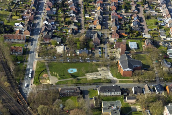 Aerial view, Catholic Church of the Sacred Heart of Jesus, Karlsplatz with memorial to the dead of both world wars, Hamm, Ruhr area, North Rhine-Westphalia, Germany, DE, Europe, birds-eyes, view, aerial photograph, aerial photography, aerial photography, overview, overview, bird's eye view, church, religion, faith, worship, mass, memorial, memorial site, commemoration