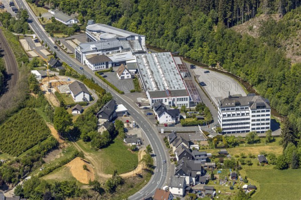 Aerial view, factory premises Mennekes Elektronik, river Hundem, Kirchhundem, Sauerland, North Rhine-Westphalia, Germany, federal road B517, DE, Europe, commercial enterprises, commercial area, commercial site, commercial use, industrial area, industrial site, aerial photograph, aerial photography, aerial photography, Siegener Straße, overview, bird's-eye view, birds-eyes view, overview