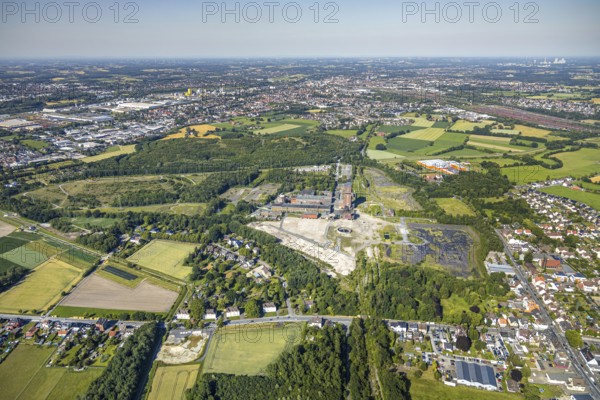 Aerial view, Heinrich-Robert colliery, creative centre, former Verbundbergwerk Ost, coal mining, Pelkum, Hamm, Ruhr area, North Rhine-Westphalia, Germany, DE, Europe, birds-eyes view, aerial photograph, aerial photography, aerial photography, overview, overview, bird's eye view, winding tower, colliery, colliery tower, colliery wasteland, structural change