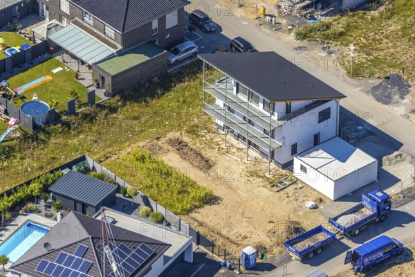 Aerial view, new development area Beisenkamp next to the grammar school Beisenkamp, Ida-Goldstein-Straße - Sophie-Buschkötter-Straße - Johannes-Schwering-Straße, Hamm, Ruhr area, North Rhine-Westphalia, Germany, DE, Europe, birds-eyes, view, aerial photograph, aerial photography, aerial photography, overview, overview, bird's eye view, living, flat, houses, residential buildings, housing estate, settlement
