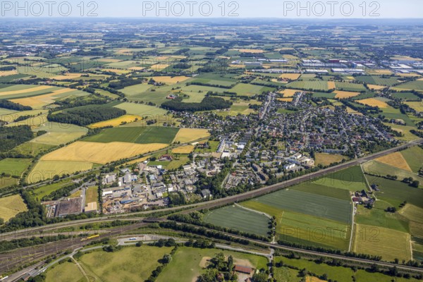Aerial view, overview Hamm Weetfeld Selmiger Heide, railway line, Hamm, Ruhr area, North Rhine-Westphalia, Germany, DE, Europe, birds-eyes, view, aerial photograph, aerial photography, aerial photography, overview, bird's eye view, Selmiger, Heide, Weetfeld, railway line, railway network, infrastructure, transport, train traffic, freight traffic, railway network
