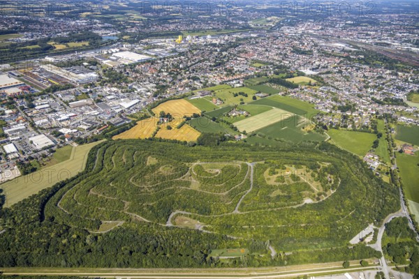 Aerial photograph, view of Hamm-Daberg, Kissinger Höhe slagheap, Humbert slagheap, former Heinrich-Robert mine, slagheap sign, observation tower, Hamm, Ruhr area, North Rhine-Westphalia, Germany, DE, Europe, birds-eyes, view, aerial photograph, aerial photography, aerial photography, overview, bird's-eye view, Kissinger, Höhe, colliery, Heinrich-Robert, former, mining, overburden, coal