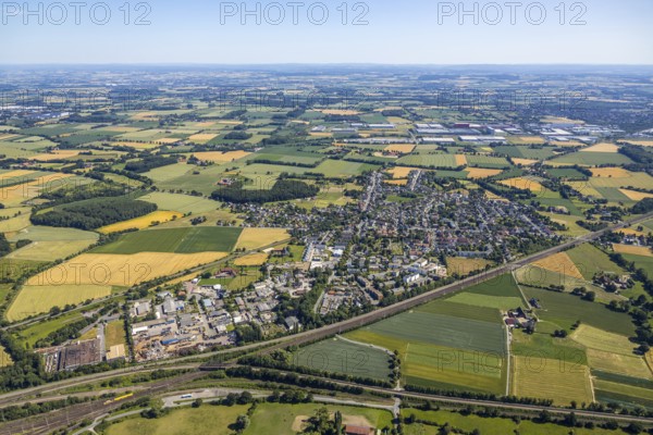 Aerial view, overview Hamm Weetfeld Selmiger Heide, railway line, Hamm, Ruhr area, North Rhine-Westphalia, Germany, DE, Europe, birds-eyes, view, aerial photograph, aerial photography, aerial photography, overview, bird's eye view, Selmiger, Heide, Weetfeld, railway line, railway network, infrastructure, transport, train traffic, freight traffic, railway network