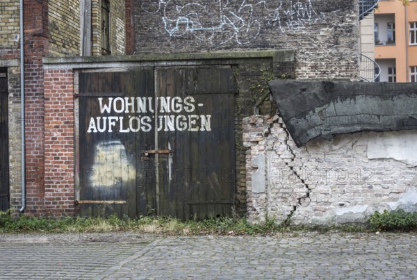 DEU Germany Germany Berlin A garage labelled Wohnungsauflösungen in Schöneberg