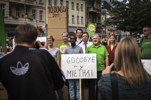 DEU Germany Germany Berlin Group photo with Green politicians in Karl-Marx-Straße in Neukölln. The local politicians had previously campaigned in favour of rent control