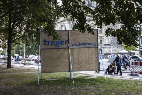 DEU Germany Germany Berlin The back of an election poster for the Berlin Senate elections in Berlin-Mitte