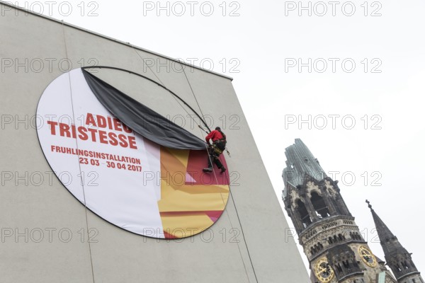 DEU Germany Germany Berlin A worker removes the outdoor advertising for a spring installation in the Bikini-Haus