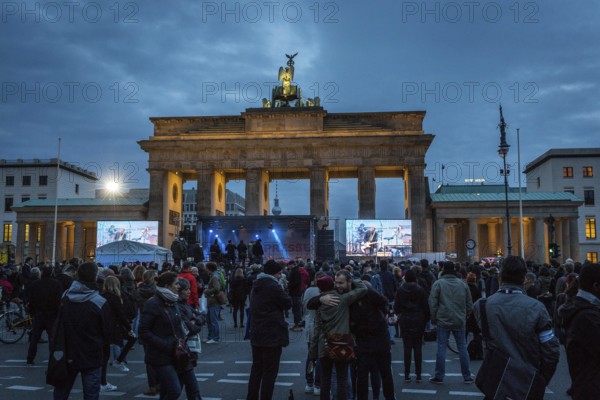 DEU Germany Germany Berlin The solidarity event for imprisoned Turkish journalists organised by Amnesty International and Reporters Without Borders on Press Freedom Day in front of the Brandenburg Tor. Special attention was paid to former Taz journalist and current Welt correspondent Deniz Yuecel, who is currently in solitary confinement in Turkey. The title of the evening was 'To the press'