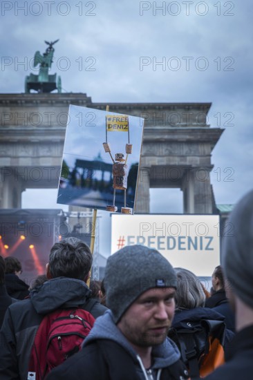 DEU Germany Germany Berlin The solidarity event for imprisoned Turkish journalists organised by Amnesty International and Reporters Without Borders on Press Freedom Day in front of the Brandenburg Tor. Special attention was paid to former Taz journalist and current Welt correspondent Deniz Yuecel, who is currently in solitary confinement in Turkey. The title of the evening was 'To the press'