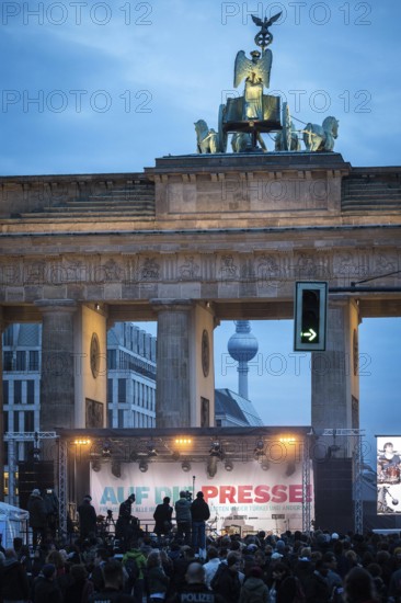 DEU Germany Germany Berlin The solidarity event for imprisoned Turkish journalists organised by Amnesty International and Reporters Without Borders on Press Freedom Day in front of the Brandenburg Tor. Special attention was paid to former Taz journalist and current Welt correspondent Deniz Yuecel, who is currently in solitary confinement in Turkey. The title of the evening was 'To the press'