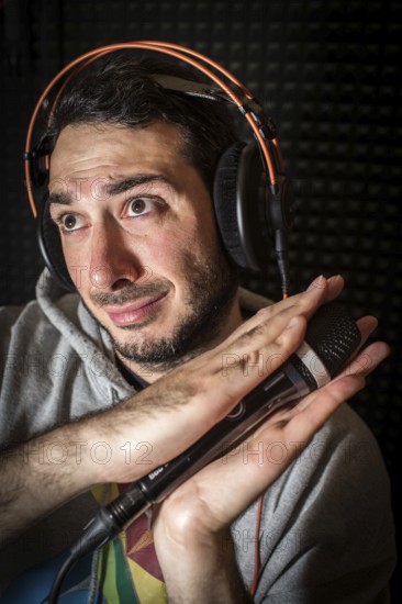 DEU Germany Germany Berlin Beatboxer Daniel Mandolini during a photo shoot in his studio
