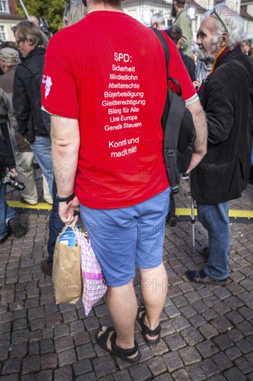 DEU Germany Germany Berlin Election campaign appearance of SPD chancellor candidate Martin Schulz. Fan with T-shirt listing the party's main demands