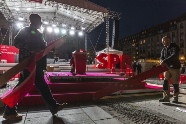 DEU Germany Germany Berlin Final rally of SPD chancellor candidate Martin Schulz at Berlin's Gendarmenmarkt. Dismantling after the end of the event