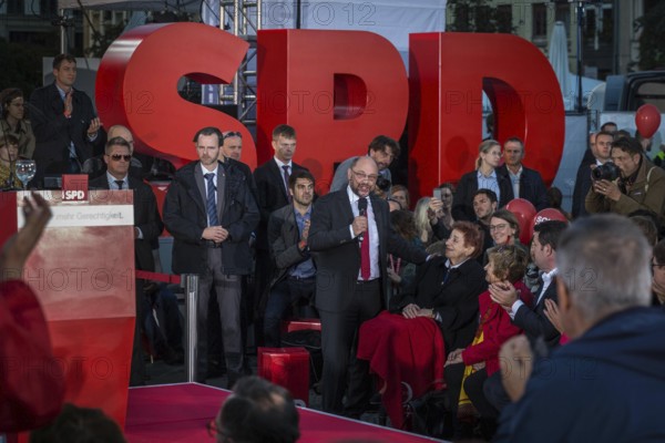 DEU Germany Germany Berlin Final rally of SPD chancellor candidate Martin Schulz at Berlin's Gendarmenmarkt. Schulz welcomes the Jewish contemporary witness Inge Deutschkron