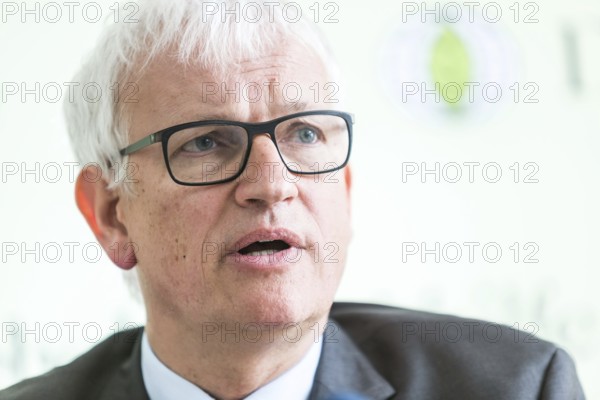 DEU Germany Germany Berlin The Managing Director of Deutsche Umwelthilfe, Jürgen Resch, during a press conference