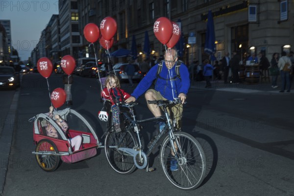 DEU Germany Germany Berlin Final rally of SPD chancellor candidate Martin Schulz at Berlin's Gendarmenmarkt. Symphatiser with children and bicycle trailer leaves the event