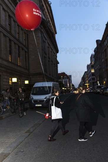DEU Germany Germany Berlin Final rally of SPD chancellor candidate Martin Schulz at Berlin's Gendarmenmarkt. Symphatiser with giant balloon leaves the event
