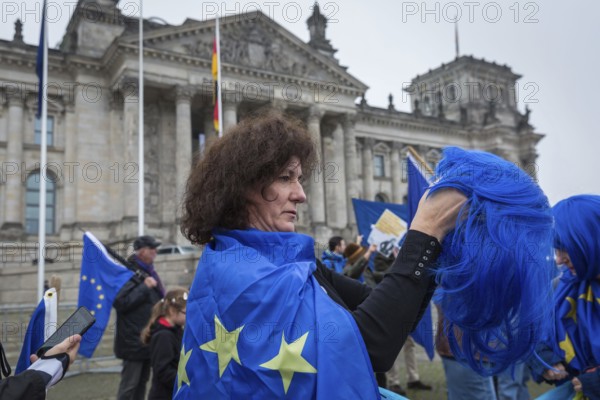 DEU Germany Germany Berlin Demonstration for a strong Europe by Puls of Eirope in front of the opening of the first Bundestag session
